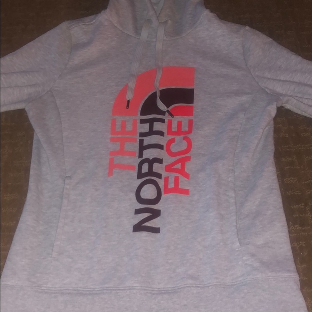 Light North Face sweatshirt.